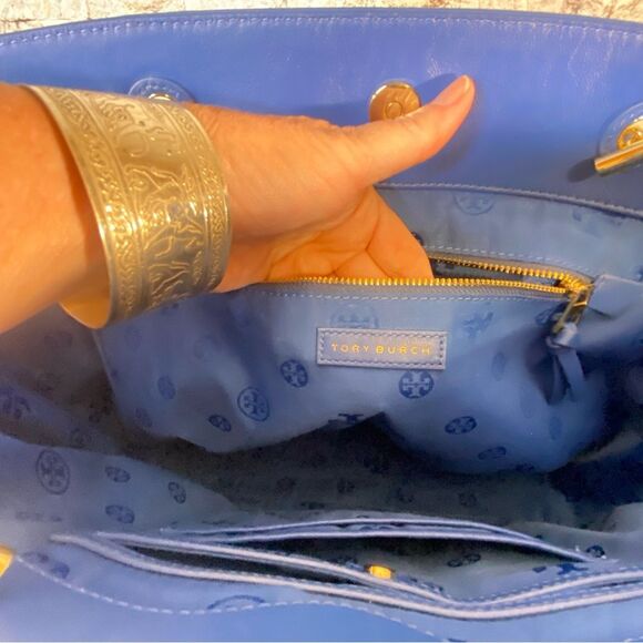 Tory Burch Blue Quilted Leather Alexa Tote - Picture 8 of 16